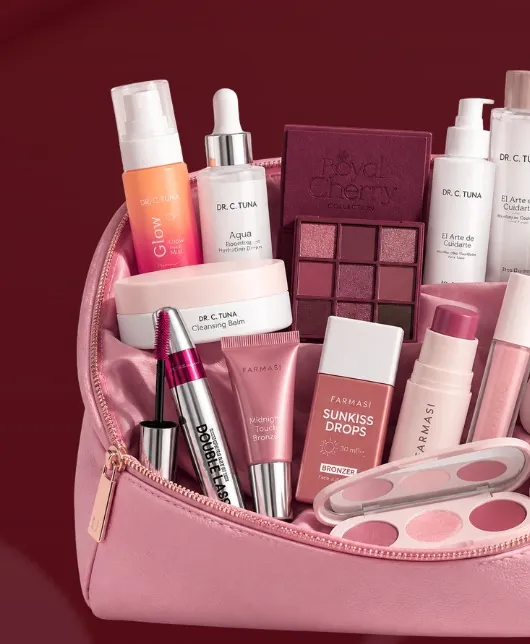 Neceser con 15 productos de maquillaje y skincare